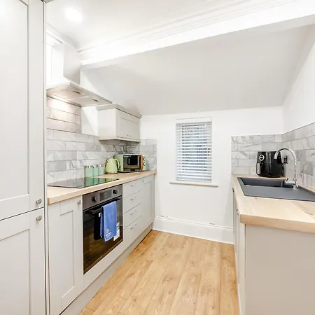 بيت للعطل Violet - Uk45968 *